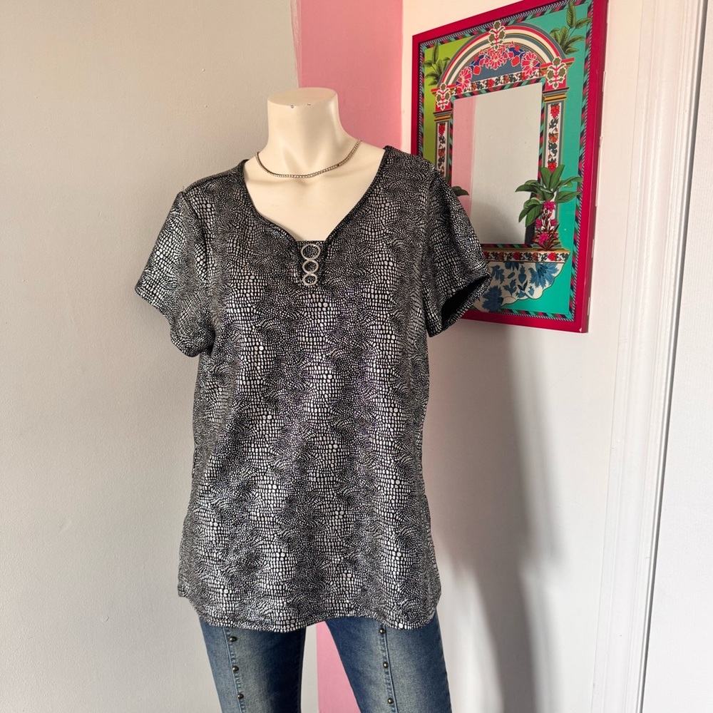Stylish Black and Gray Snakeskin Women's Top